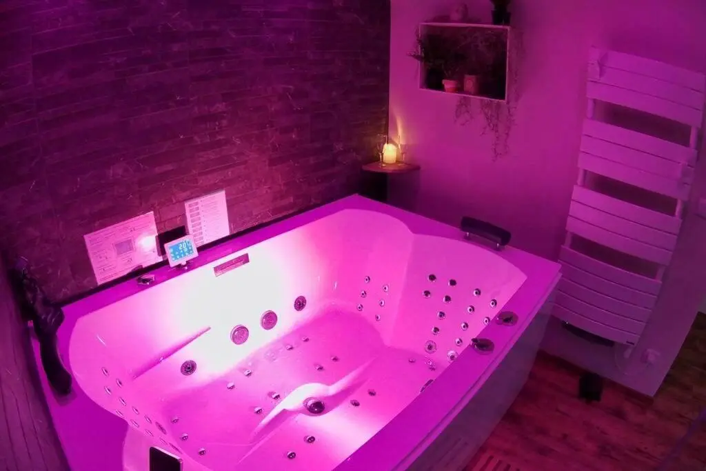 Image de l'annonce SPA privatif Love room, Le Hammam et Bulles, chez Nuits Chartraines