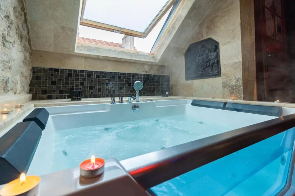 Image de l'annonce SOUS MON TOI Topdestination-Dijon - Sauna & jacuzzi - Classé 3 étoiles