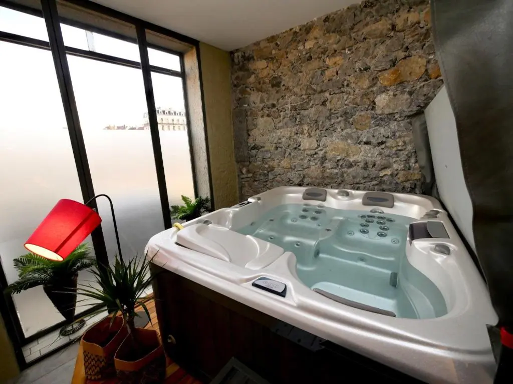 Image de l'annonce Appartement spa privatif Grenoble At Home Spa