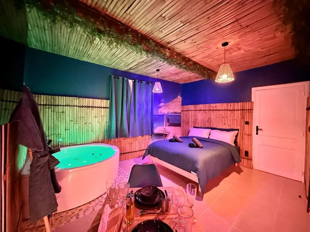 Image de l'annonce BORA-BORA Suite - JACUZZI - Centre-ville