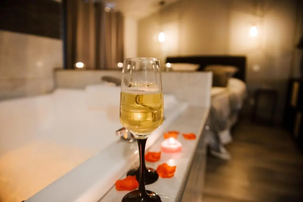 Image de l'annonce La Suite Romantique avec Jacuzzi au Cœur de Perpignan