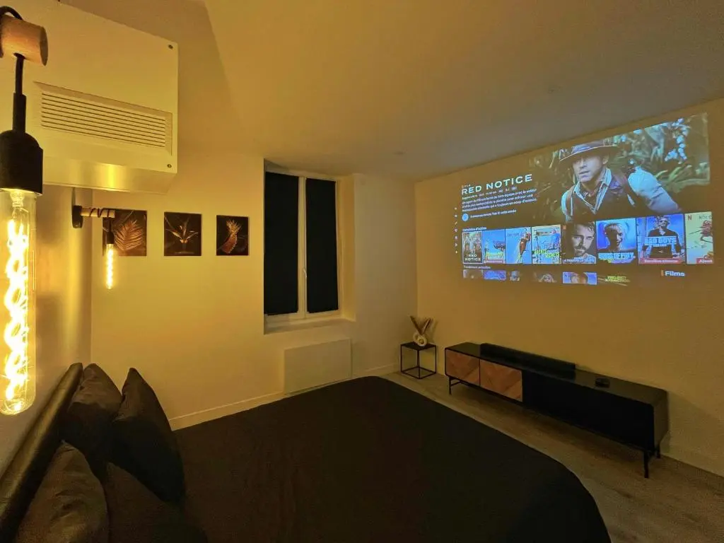 Image de l'annonce Suite de JIJI - Suite Chic Spa - Home-Cinéma & Netflix - Wi-fi